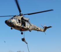 韩两架国产军用直升机相撞 共载18人1人受伤无人死亡