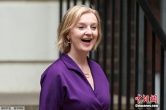 英国迎来第三任女首相 重压之下何以脱困破局？